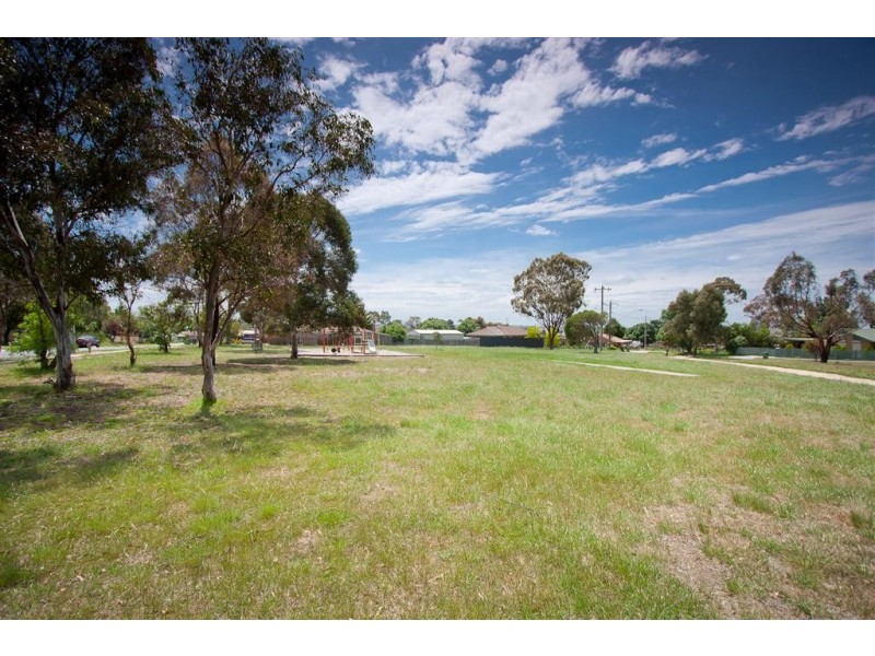 10 Flinders Street, Sunbury VIC 3429