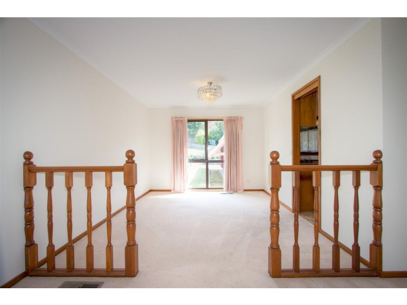 8 Lachlan Court, Sunbury VIC 3429