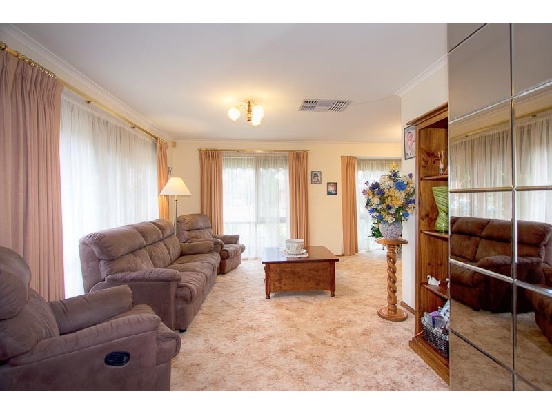 51 Carnoustie Drive, Sunbury VIC 3429