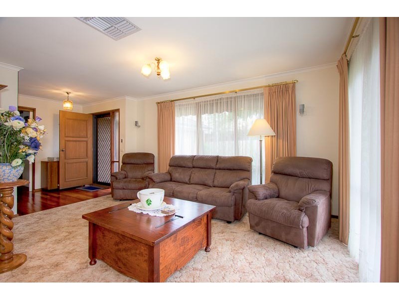 51 Carnoustie Drive, Sunbury VIC 3429