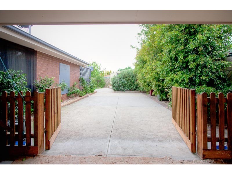 51 Carnoustie Drive, Sunbury VIC 3429