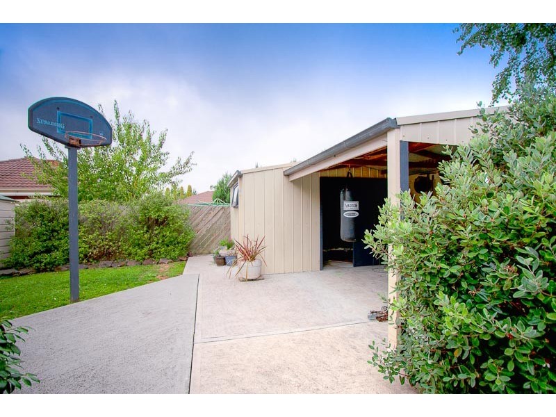 51 Carnoustie Drive, Sunbury VIC 3429