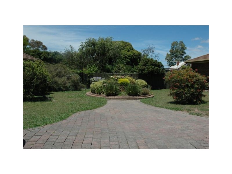 Unit 4/39-41  Ligar St, Sunbury VIC 3429