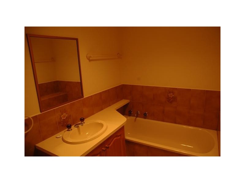 Unit 4/39-41  Ligar St, Sunbury VIC 3429