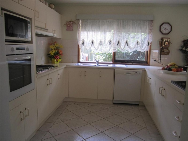 18 Delisle Crt, Sunbury VIC 3429