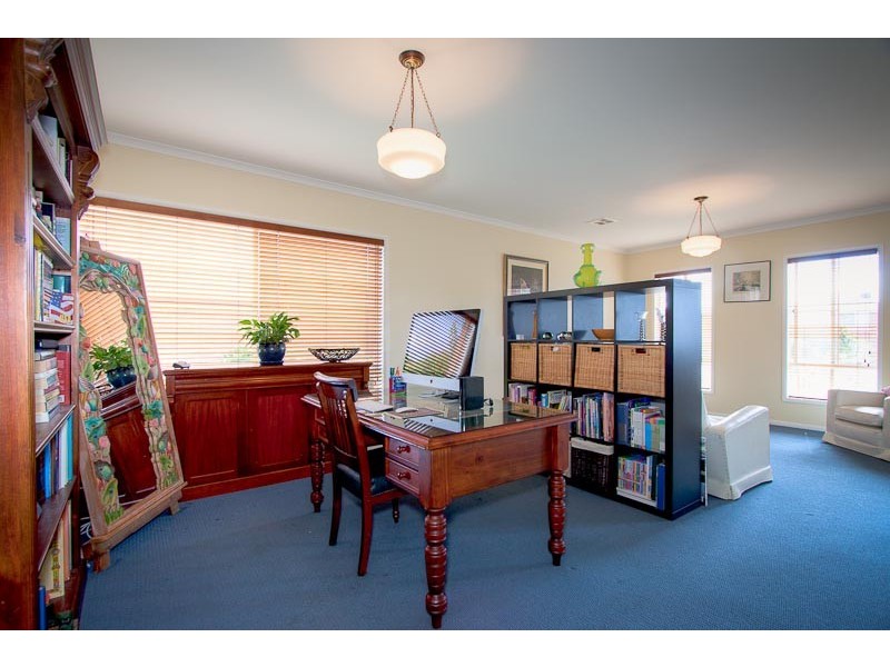 36 The Avenue, Sunbury VIC 3429