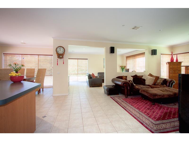 36 The Avenue, Sunbury VIC 3429