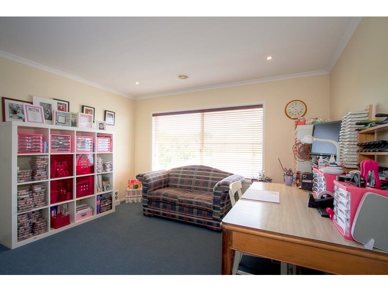 36 The Avenue, Sunbury VIC 3429