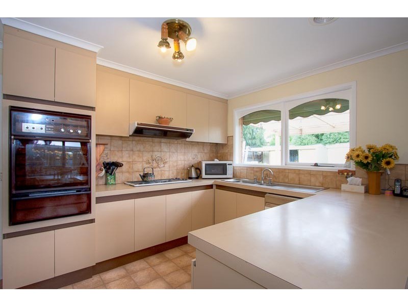 15 Dunrossil Drive, Sunbury VIC 3429