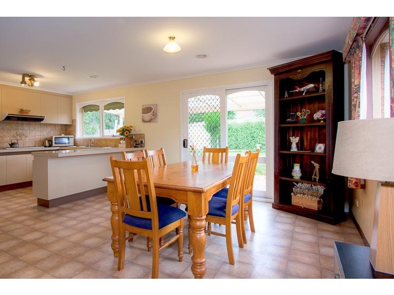 15 Dunrossil Drive, Sunbury VIC 3429