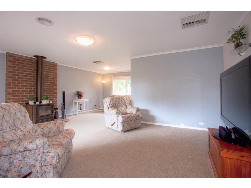 15 Dunrossil Drive, Sunbury VIC 3429