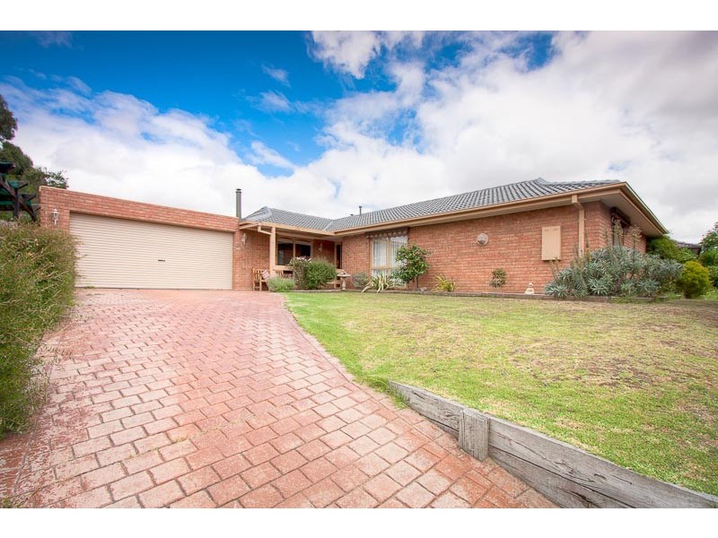 15 Dunrossil Drive, Sunbury VIC 3429