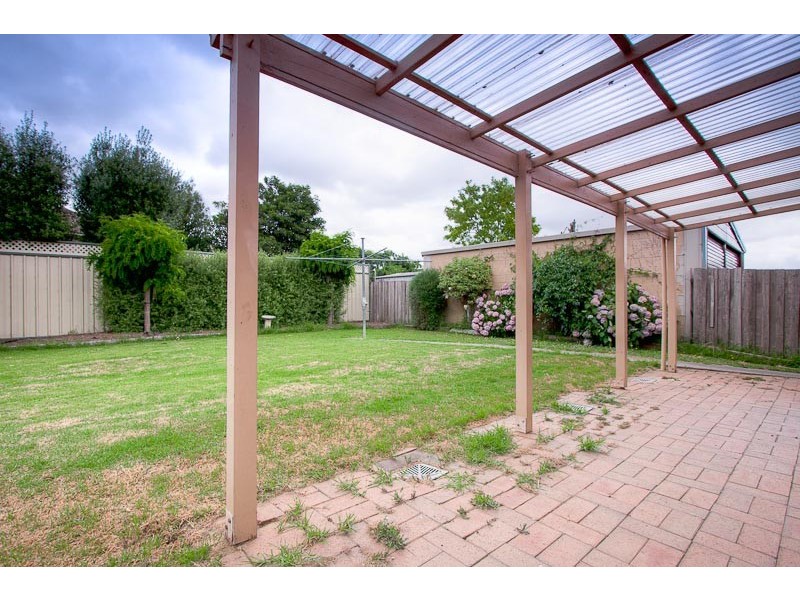 15 Dunrossil Drive, Sunbury VIC 3429