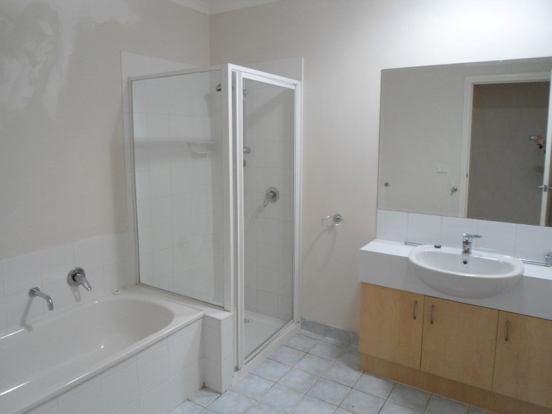 8/40-42 DARBYSHIRE STREET, Sunbury VIC 3429