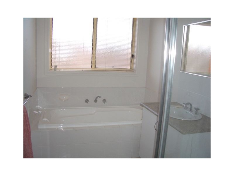 2 GROUT COURT, Sunbury VIC 3429