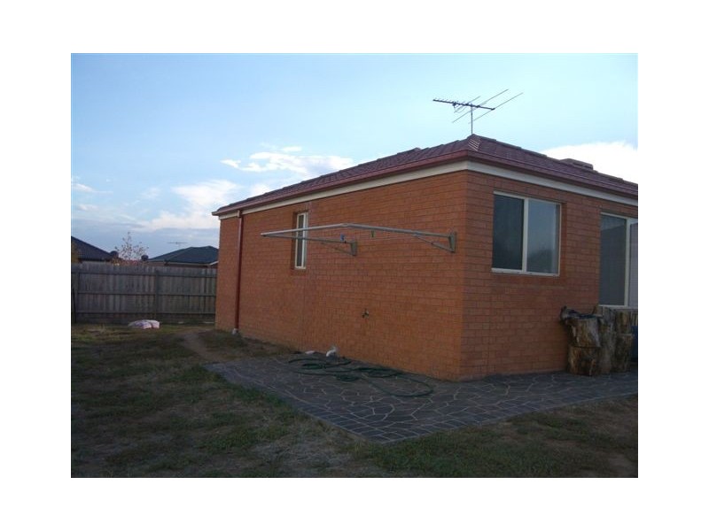 2 GROUT COURT, Sunbury VIC 3429