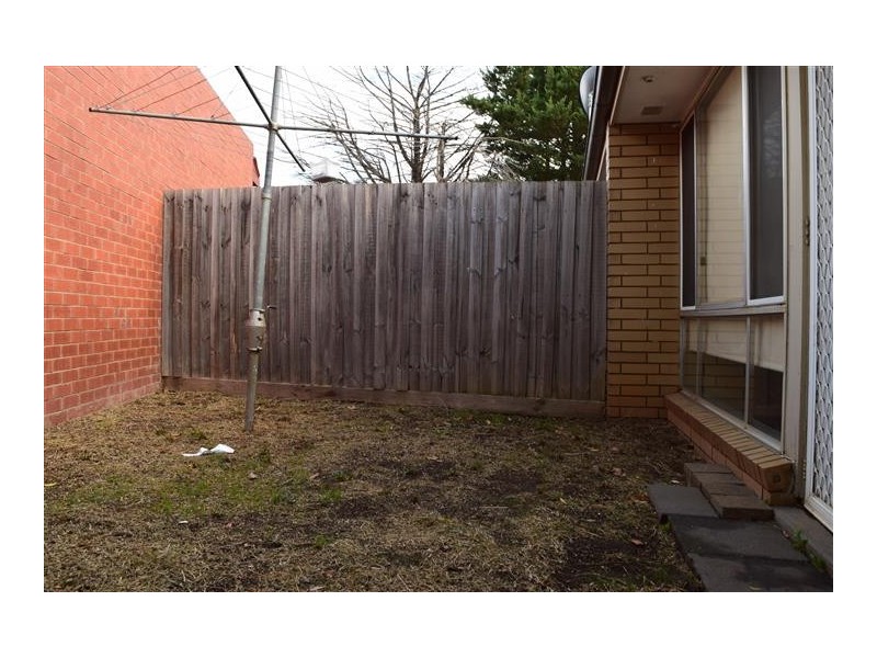 2/137 Evans Street, Sunbury VIC 3429