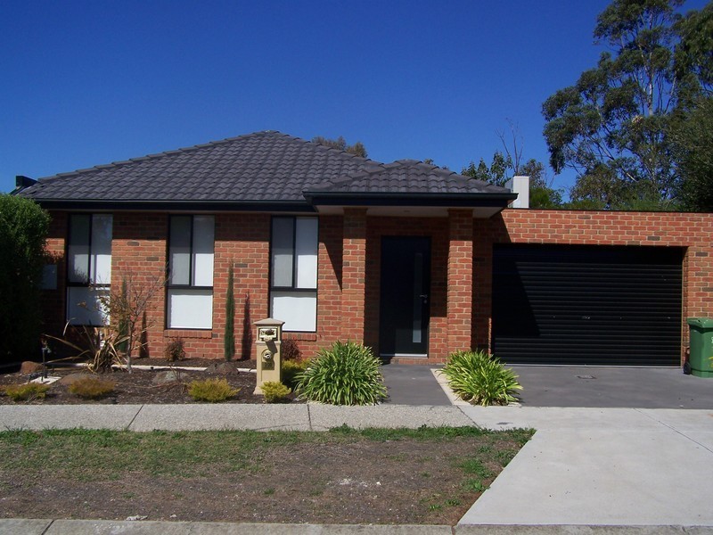 2/20 TURNBERRY DRIVE, Sunbury VIC 3429