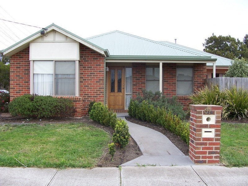 1/61 Charter Road West, Sunbury VIC 3429