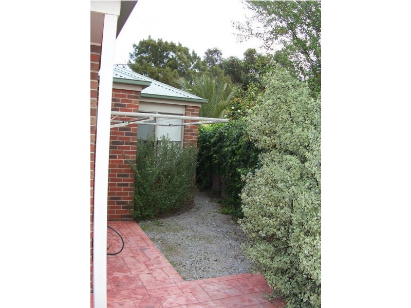 1/61 Charter Road West, Sunbury VIC 3429