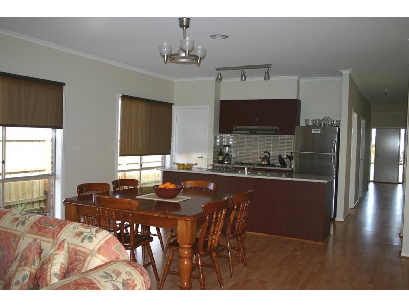 2 CLYDE COURT, Sunbury VIC 3429