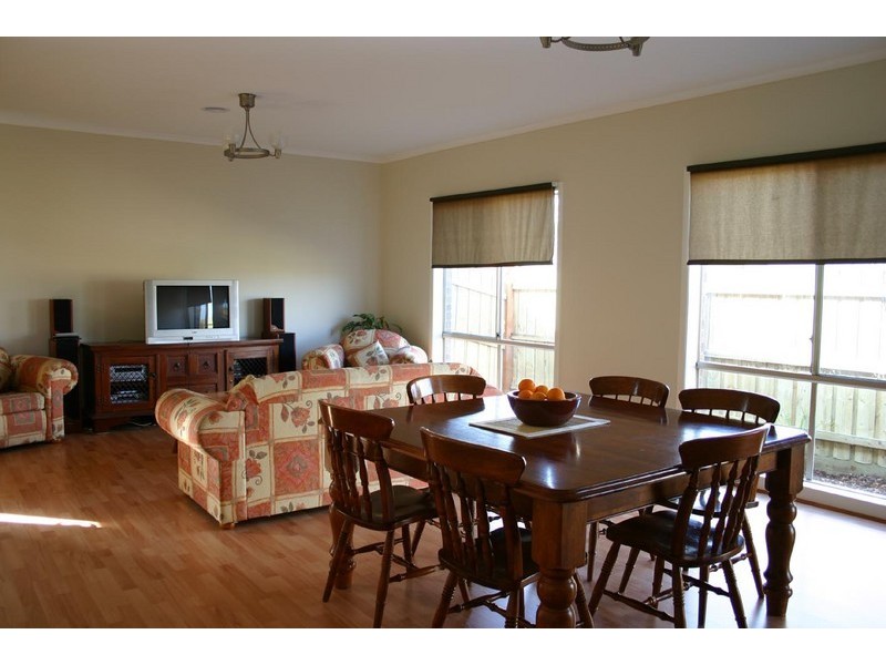 2 CLYDE COURT, Sunbury VIC 3429