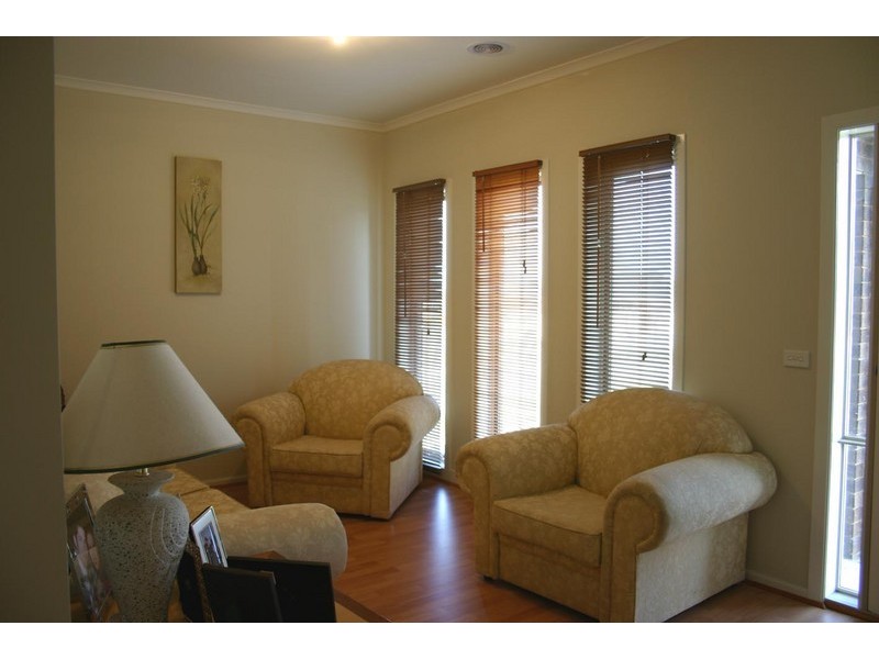 2 CLYDE COURT, Sunbury VIC 3429