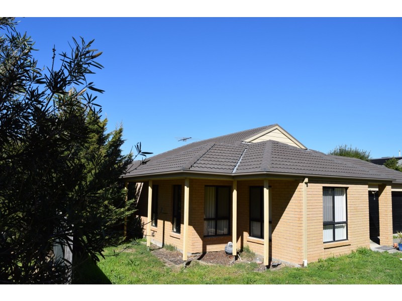 12 Canterbury Avenue, Sunbury VIC 3429