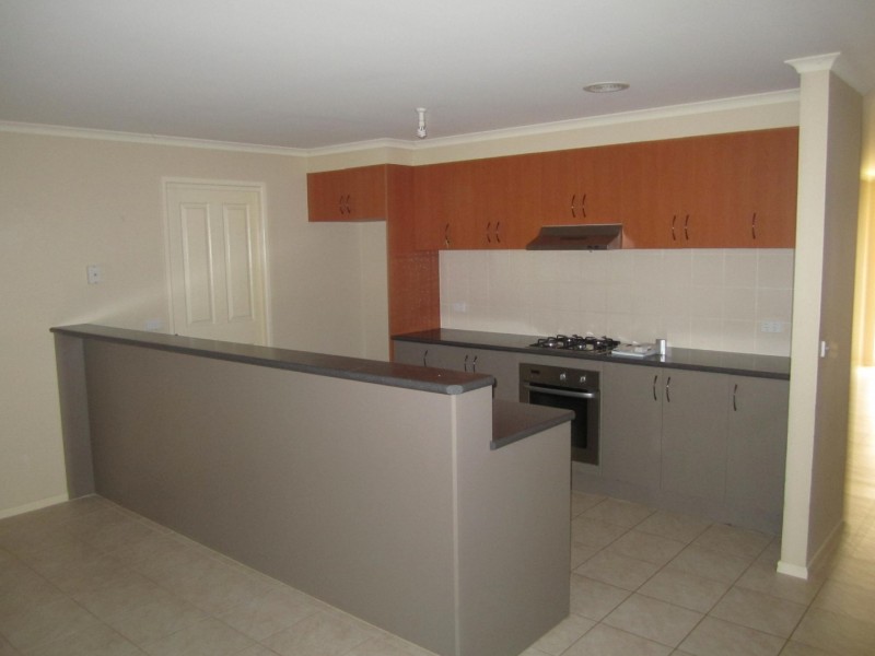 12 Canterbury Avenue, Sunbury VIC 3429