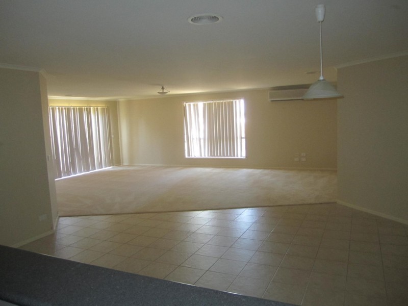 12 Canterbury Avenue, Sunbury VIC 3429