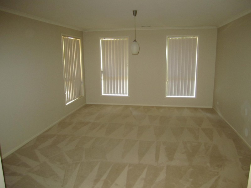 12 Canterbury Avenue, Sunbury VIC 3429
