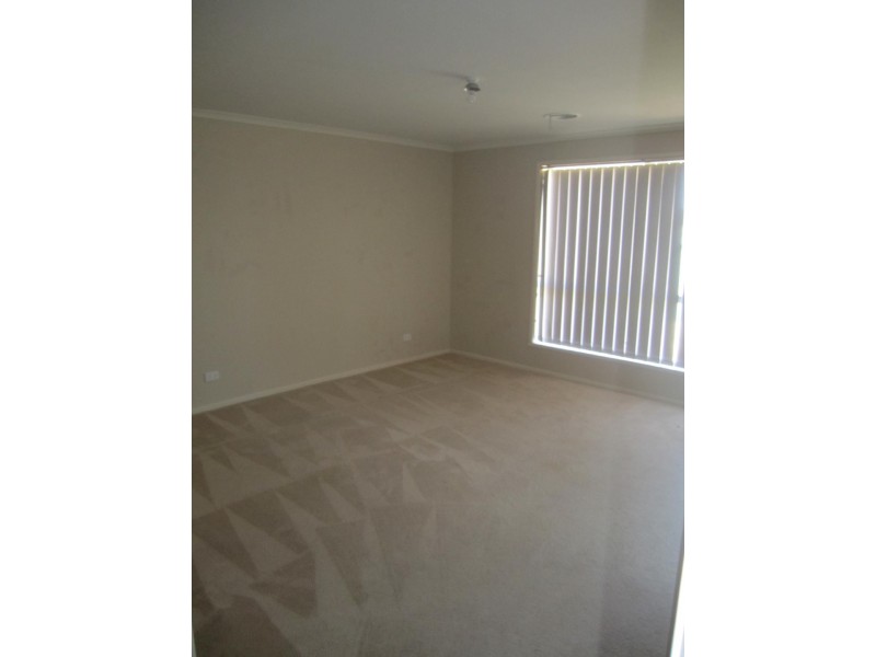 12 Canterbury Avenue, Sunbury VIC 3429