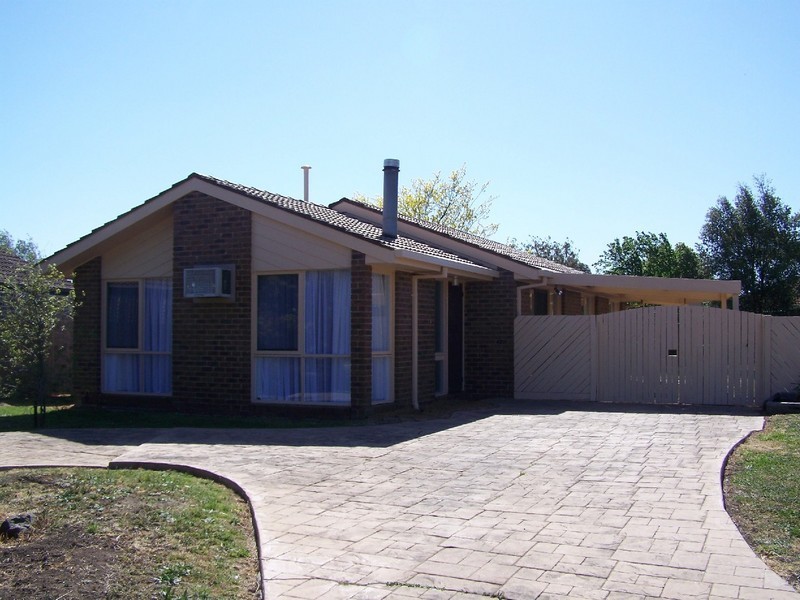 7 HOYLAKE COURT, Sunbury VIC 3429