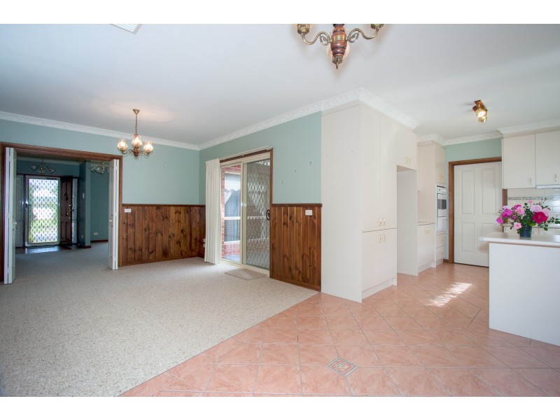32 THORNTON AVENUE, Sunbury VIC 3429