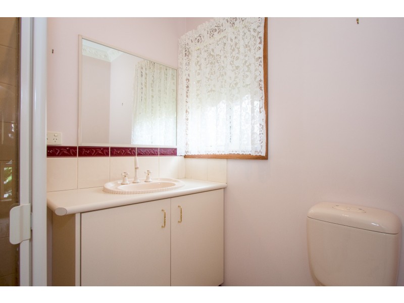 32 THORNTON AVENUE, Sunbury VIC 3429