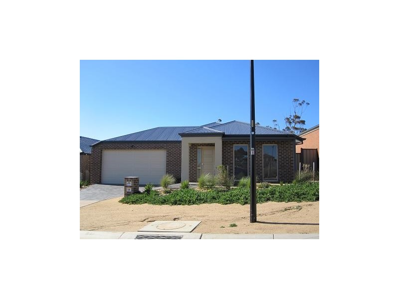 9 Golf Links Drive, Sunbury VIC 3429