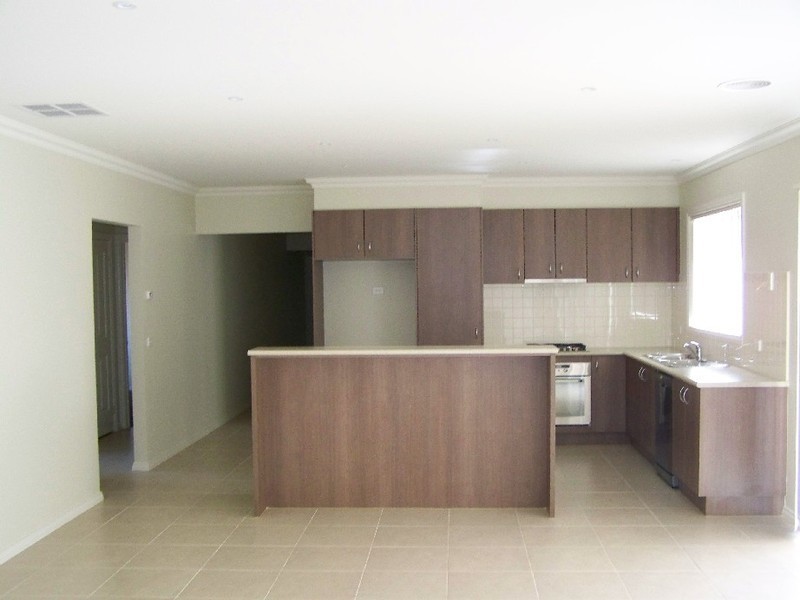 9 Golf Links Drive, Sunbury VIC 3429