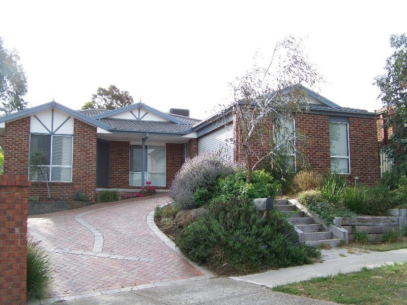 5 TENNYSON COURT, Sunbury VIC 3429
