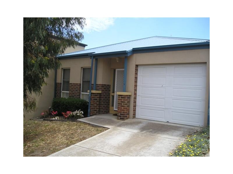 4/37-39 Sunbrook Court, Sunbury VIC 3429