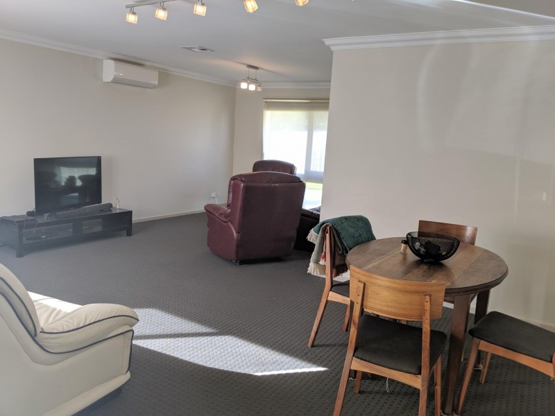 6 Ervine Close, Sunbury VIC 3429