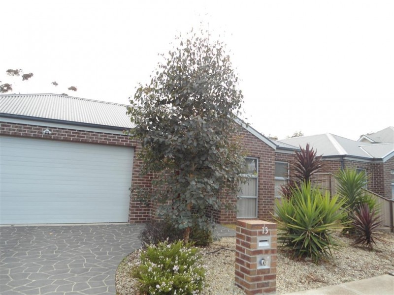 13 HOYA PLACE, Sunbury VIC 3429