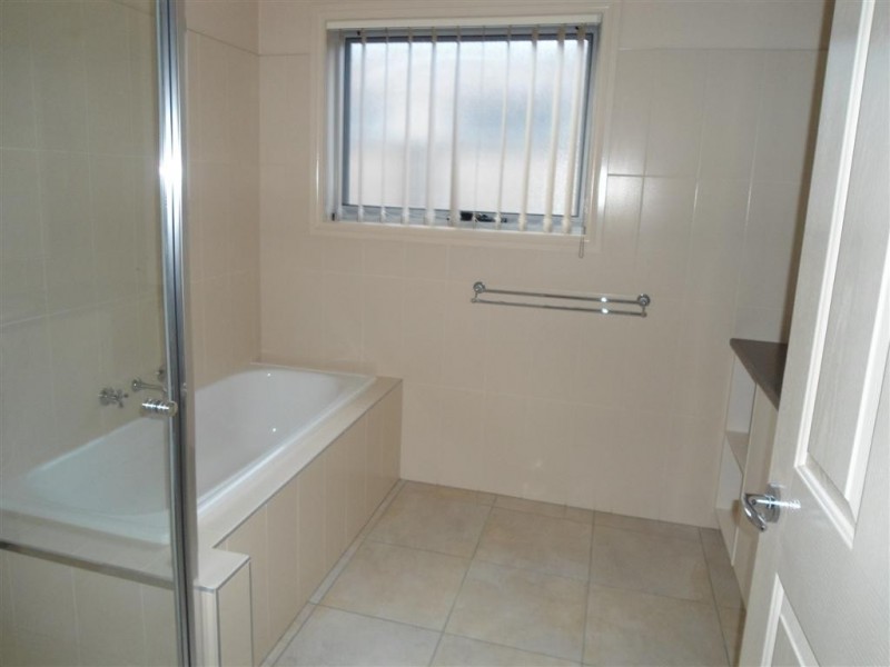 13 HOYA PLACE, Sunbury VIC 3429