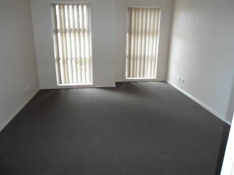 13 HOYA PLACE, Sunbury VIC 3429