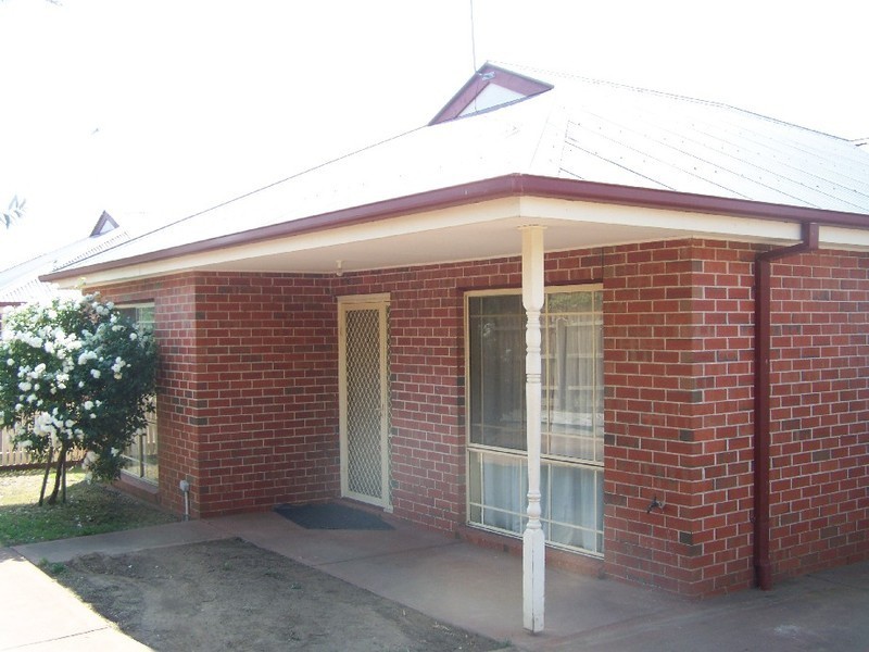 2/58 BARKLY STREET, Sunbury VIC 3429