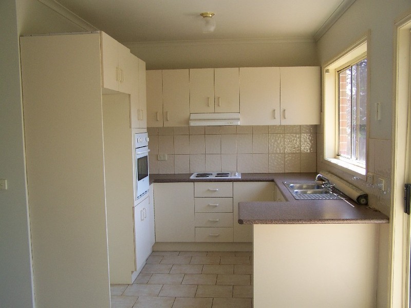 2/58 BARKLY STREET, Sunbury VIC 3429