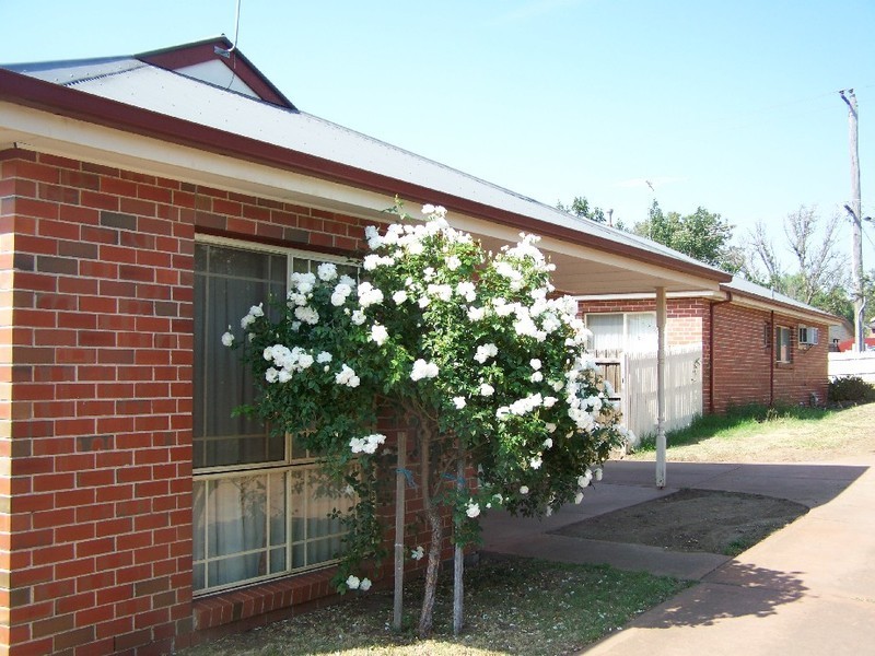 2/58 BARKLY STREET, Sunbury VIC 3429