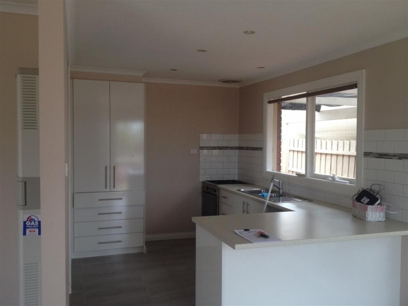 11 HOBSON COURT, Sunbury VIC 3429