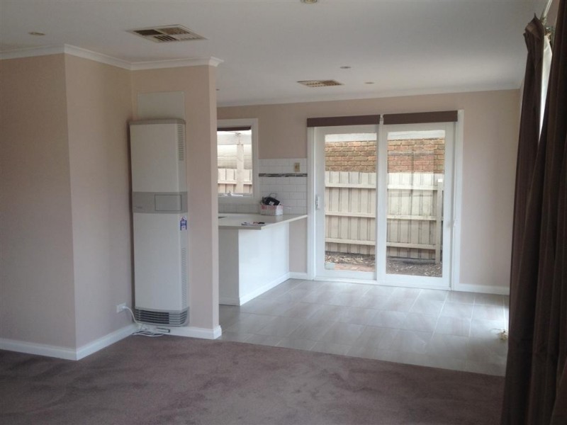 11 HOBSON COURT, Sunbury VIC 3429