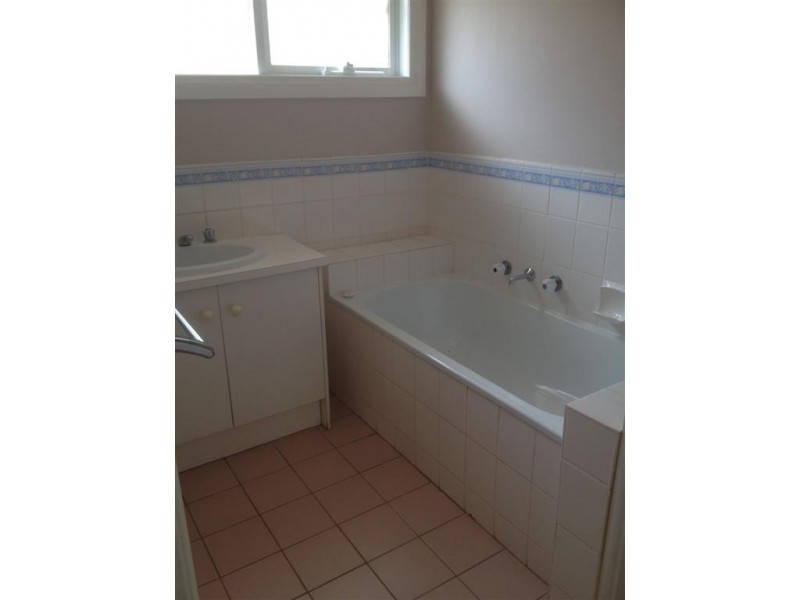 11 HOBSON COURT, Sunbury VIC 3429