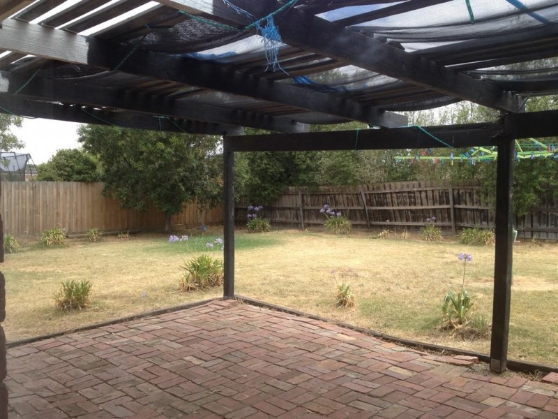 11 HOBSON COURT, Sunbury VIC 3429